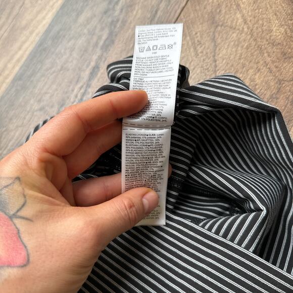 Athleta‎ Satulation Stash Pocket II Textured Leggings Women's Large Cropped NWT - Picture 7 of 14